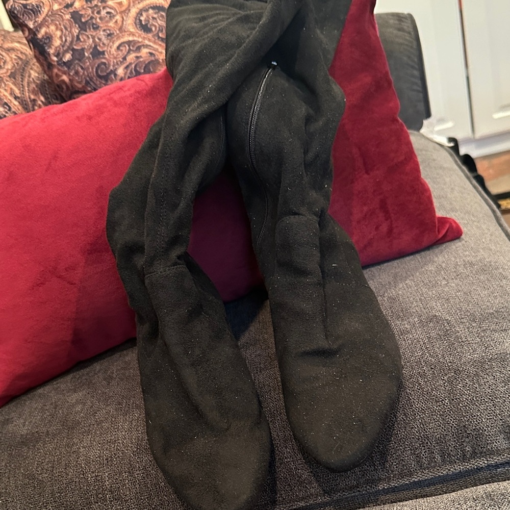 Black Women's Knee-High Boots